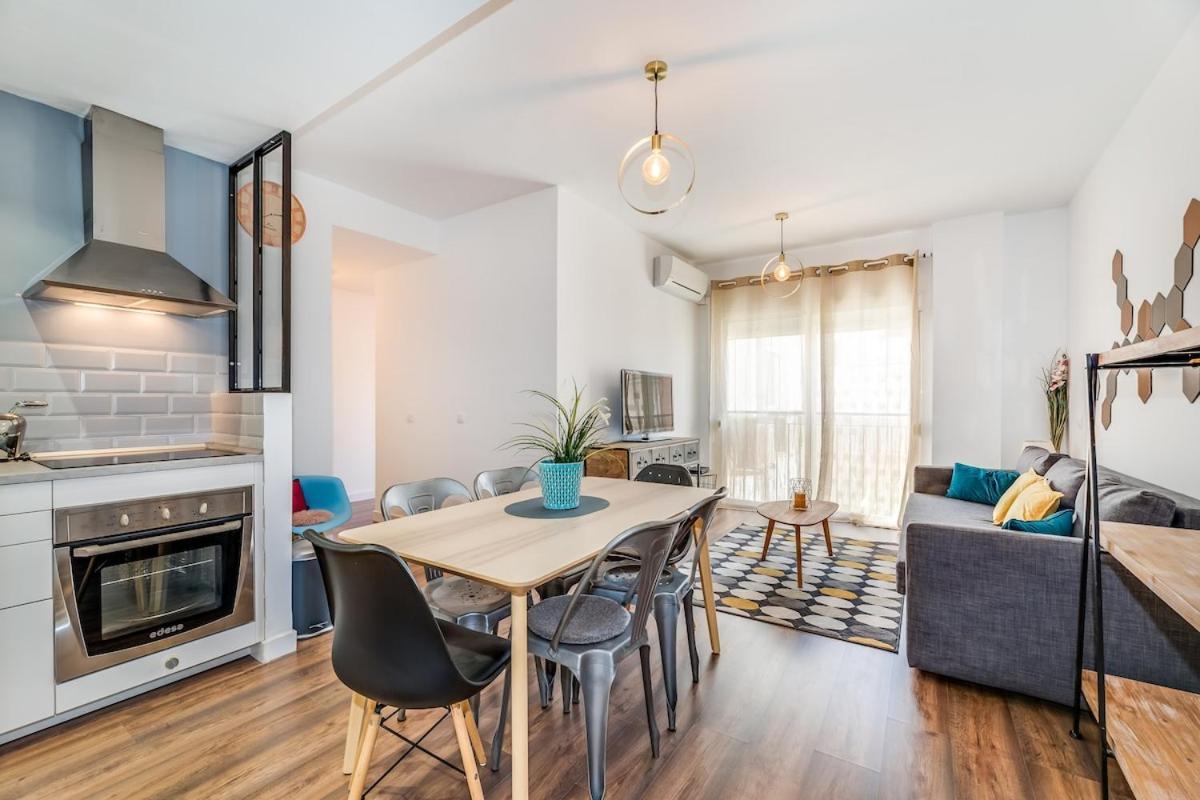 C29 - Trendy Central Apartment With Small Parking And Terrace Málaga Eksteriør billede